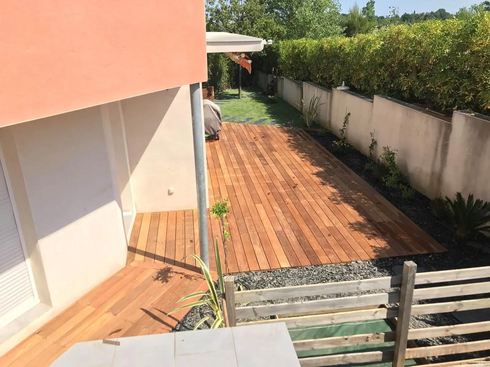 Terrasse bois en surplomb